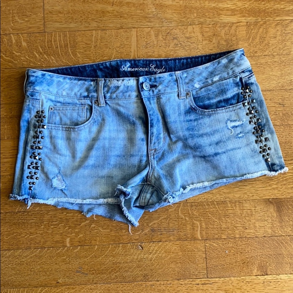 NWOT✨ Side studded light blue denim shorts